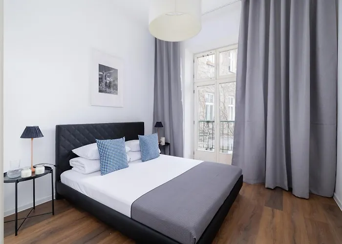 2-Bedroom Apartment With Balcony - Długa 65 street